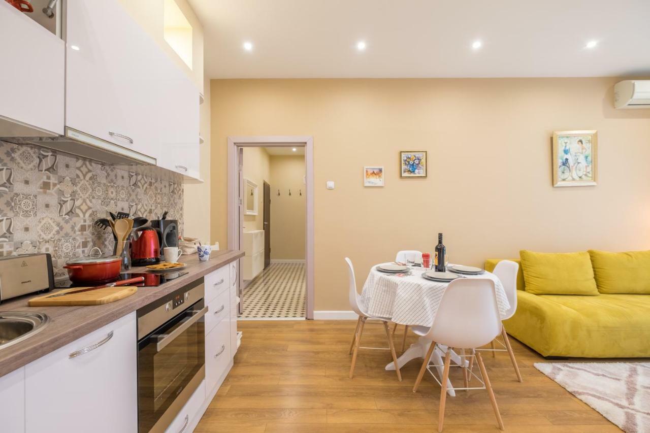 Modern 2 Bedroom Apartment Next To Vitosha Str. Sofia Luaran gambar
