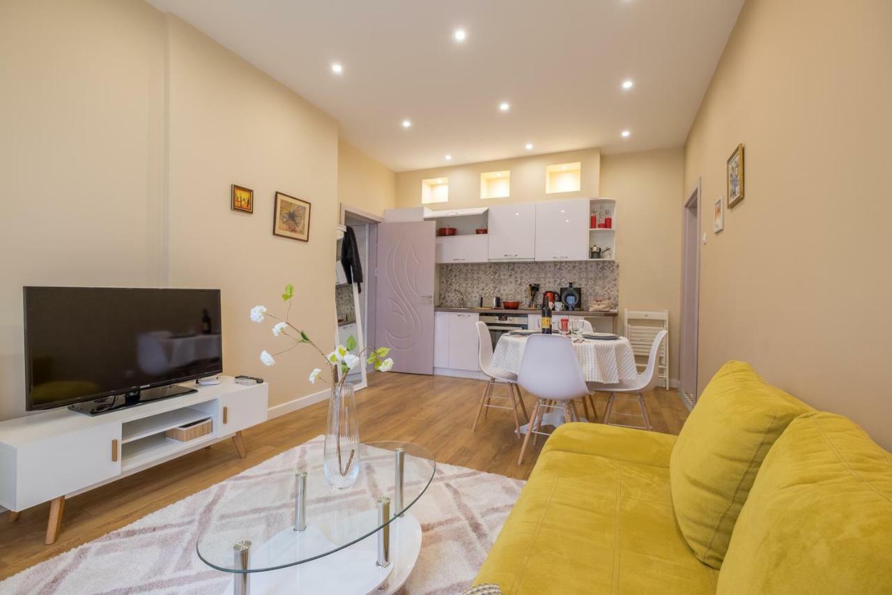 Modern 2 Bedroom Apartment Next To Vitosha Str. Sofia Luaran gambar