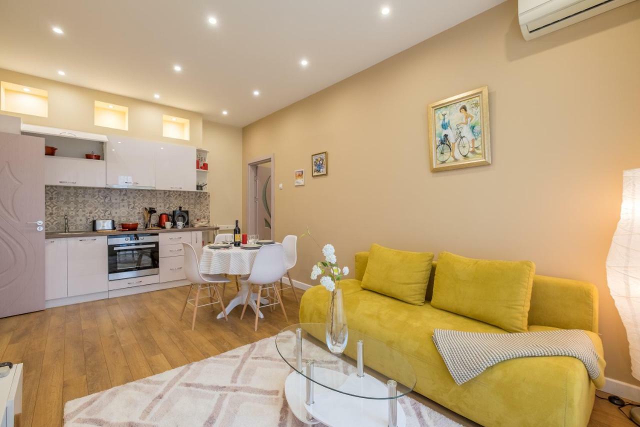 Modern 2 Bedroom Apartment Next To Vitosha Str. Sofia Luaran gambar